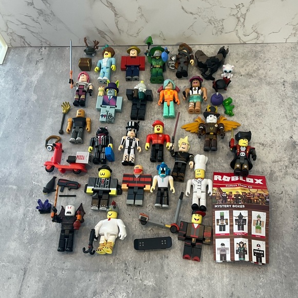 Roblox large lot of figurine toys - Picture 6 of 15